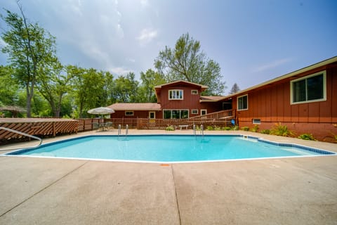 Lake Erie Getaway with Private Pool & Yard! House in Lake Erie