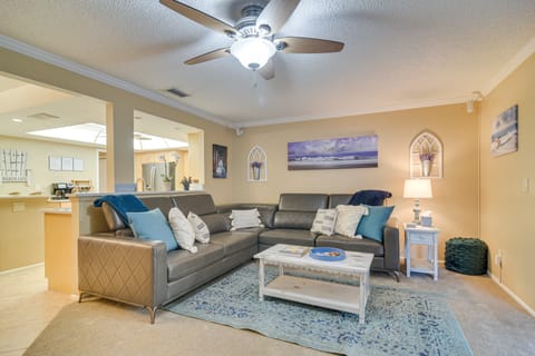 Private Pool, Slide & Treehouse: Largo Retreat House in Largo