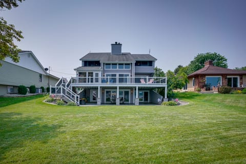 Lakefront Syracuse Home w/ Deck & Private Dock! House in Indiana