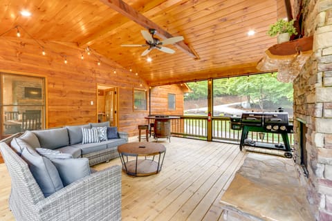 Cabin Near Blue Ridge w/ Fire Pit & Large Deck House in Tennessee