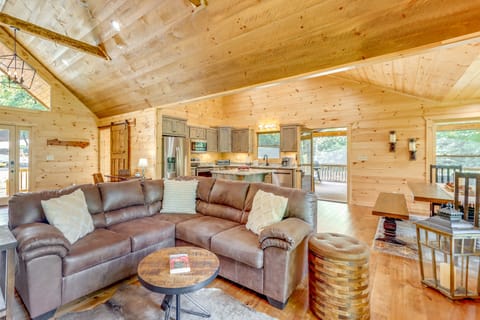 Cabin Near Blue Ridge w/ Fire Pit & Large Deck House in Tennessee