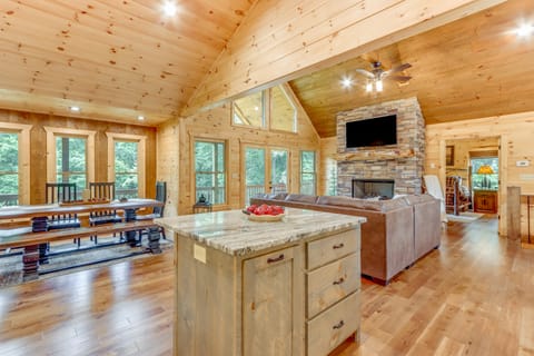 Cabin Near Blue Ridge w/ Fire Pit & Large Deck House in Tennessee