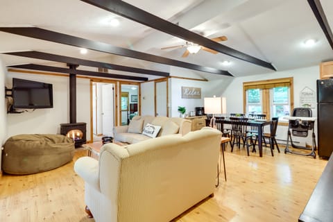 Walk to Beaches: Tree-Lined Pocono Lake Retreat! House in Arrowhead Lake