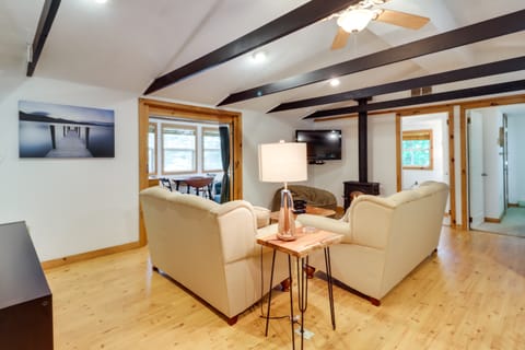 Walk to Beaches: Tree-Lined Pocono Lake Retreat! House in Arrowhead Lake