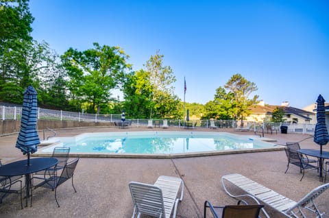 Pool + Dock Access: Osage Beach Retreat! Apartment in Osage Beach