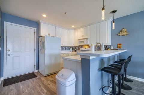 Pool + Dock Access: Osage Beach Retreat! Apartment in Osage Beach