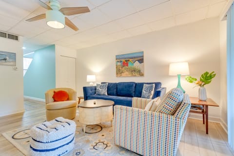 Gulf Breeze Escape w/ Patio + Community Pool! Apartment in Gulf Breeze
