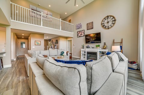 Houghton Lake Home w/ Private Dock + Kayaks! House in Michigan