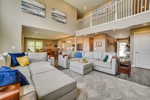 Houghton Lake Home w/ Private Dock + Kayaks! House in Michigan