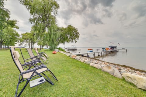 Houghton Lake Home w/ Private Dock + Kayaks! House in Michigan