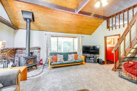 Pet-Friendly Ocean Park Rental w/ Outdoor Fire Pit House in Ocean Park