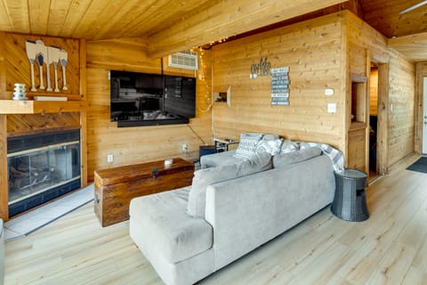 Okauchee Lake Vacation Rental w/ Boat Dock! House in Okauchee Lake