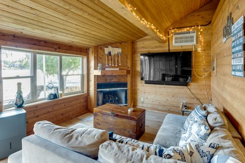 Okauchee Lake Vacation Rental w/ Boat Dock! House in Okauchee Lake