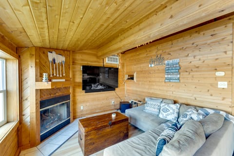 Okauchee Lake Vacation Rental w/ Boat Dock! House in Okauchee Lake