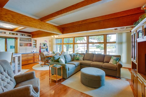 Sauna + Fireplaces! Lakefront Cadillac Retreat House in Michigan