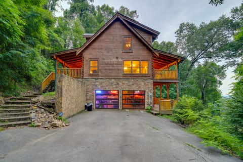 Sevierville Rental Cabin w/ Hot Tub & Game Room! House in Sevier County