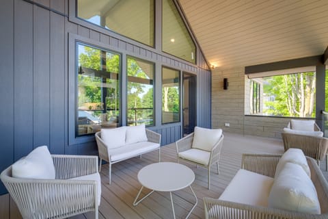 Spacious Michigan Home ~ 6 Mi to Boyne Mountain! House in Boyne City