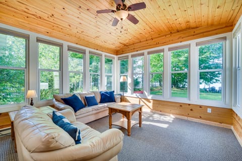 Sarona Serenity: Lakeside Retreat for Families House in Wisconsin