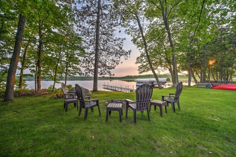 Sarona Serenity: Lakeside Retreat for Families House in Wisconsin