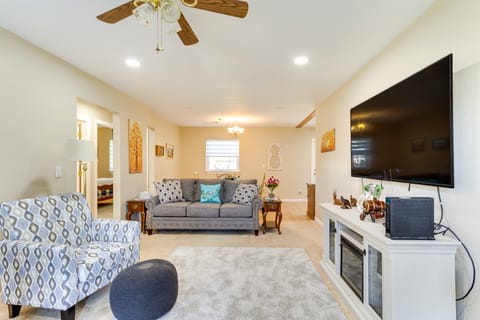 Cozy Oklahoma Retreat w/ Covered Patio & Gas Grill House in Oklahoma City