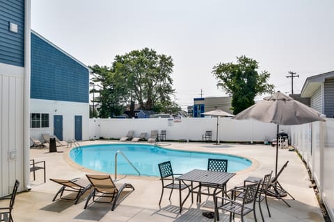 Community Pool Access: Rehoboth Beach Unit! Apartment in Rehoboth Beach