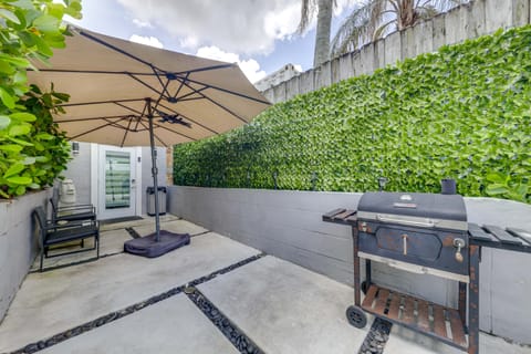 4 Mi to Hard Rock Stadium: West Park Escape Apartment in West Park