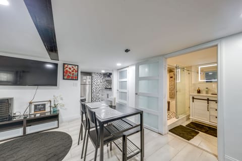 4 Mi to Hard Rock Stadium: West Park Escape Apartment in West Park