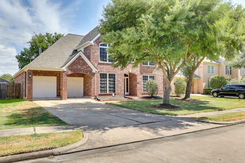 Spacious Sugar Land Home w/ Yard & Pool Access! House in Sugar Land