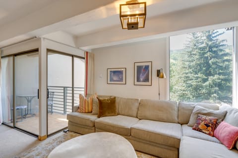 Vail Top-Floor Condo w/ Deck & Mountain Views! Apartment in Vail