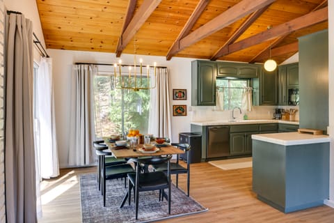 Deck & Fire Pit: Stunning Twain Harte Cabin! House in Twain Harte