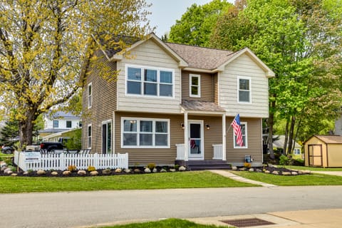 Walk to Beach, Lake Edinboro Views: 'Camp Dickson' Cottage in Edinboro