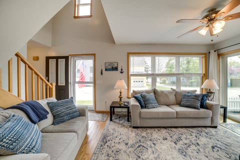 Walk to Beach, Lake Edinboro Views: 'Camp Dickson' Cottage in Edinboro