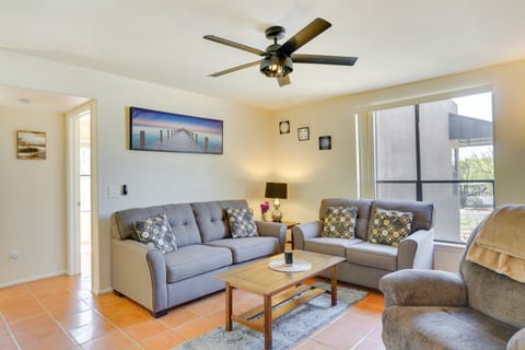 Tucson Oasis: Heated Pool, Tennis Court, Hiking! Apartment in Catalina Foothills