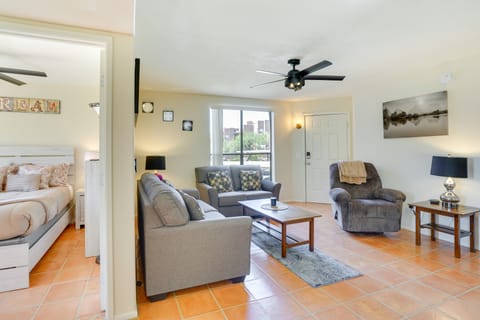 Tucson Oasis: Heated Pool, Tennis Court, Hiking! Apartment in Catalina Foothills