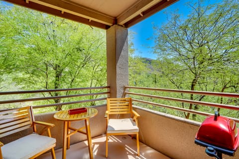 Tucson Oasis: Heated Pool, Tennis Court, Hiking! Apartment in Catalina Foothills