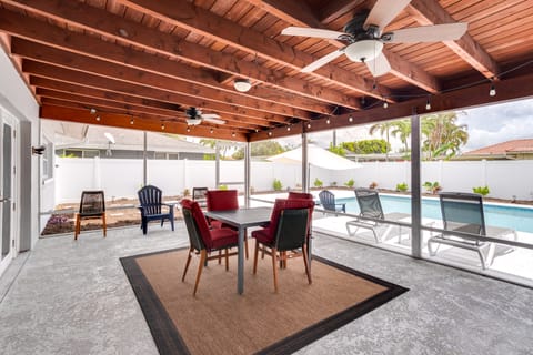 Pool & Screened-In Patio: Tropical Florida Abode House in Palm Beach Gardens