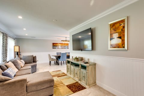 Pool & Screened-In Patio: Tropical Florida Abode House in Palm Beach Gardens