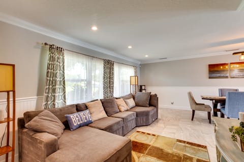 Pool & Screened-In Patio: Tropical Florida Abode House in Palm Beach Gardens