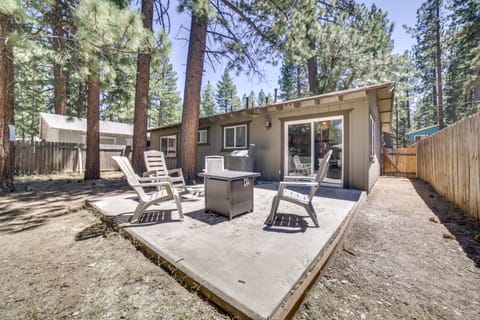 1/2 Mi to Lake Tahoe: Pet-Friendly Cabin House in Al Tahoe