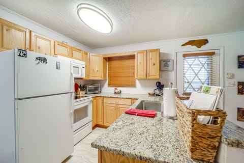 Ski, Hike & Explore! All-Season Condo in Beech Mtn Apartment in Beech Mountain