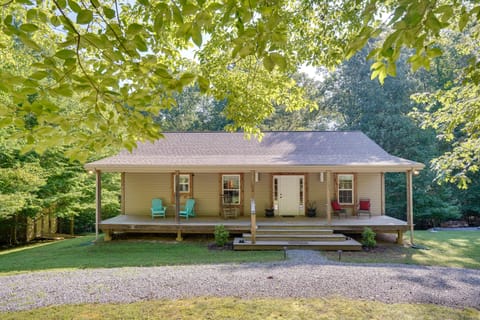 Rustic Retreat in Cadiz: On Lake Barkley Cottage in Lake Barkley
