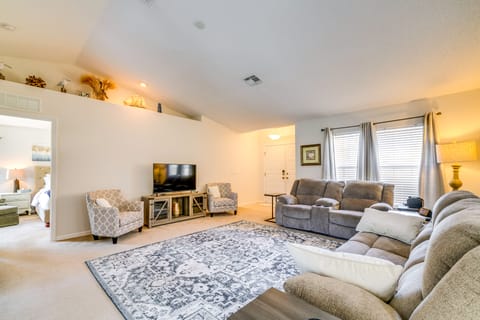 Family-Friendly Spring Hill Vacation Home w/ Lanai House in Spring Hill