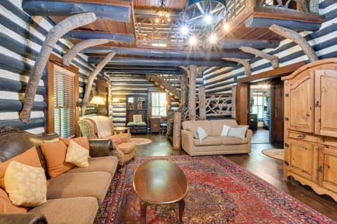 21 Mi to Devils Fork State Park: Sunset Cabin! House in Pickens County