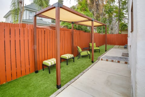 Pet-Friendly Riverside Vacation Rental w/ Patio! Apartment in Riverside