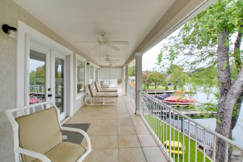 Lakefront Hot Springs Condo w/ Balcony & Fireplace Apartment in Hot Springs