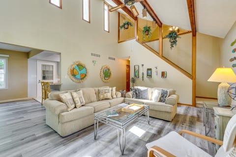 Hot Tub at Mountain-View Ozarks Retreat! House in Carroll County