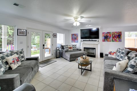 Hot Springs Retreat w/ Fireplace on Lake! Apartment in Hot Springs