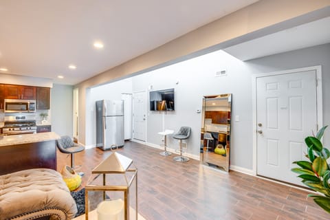 5 Mi to Midway: Walkable Chicago Apartment Apartment in Chicago