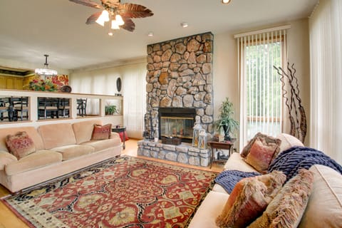 Lake Ouachita Vacation Rental w/ Community Pool Apartment in Lake Ouachita