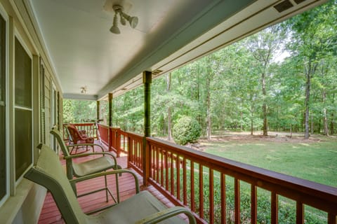 12 Mi to UGA Campus: Spacious Group Getaway! House in South Carolina